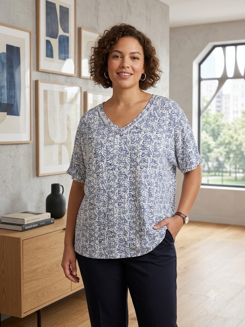 V-Neck Short Sleeve Cotton Print Top in Blue and White